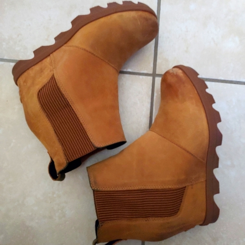 Sorel Wedge Boots Excellent